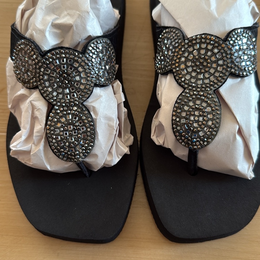 WOMEN RHINESTONE FLIP FLOPS THICK SOLE PLATFORM SANDALS SUMMER BEACH SHOE SZ 6.5 - Picture 1 of 12